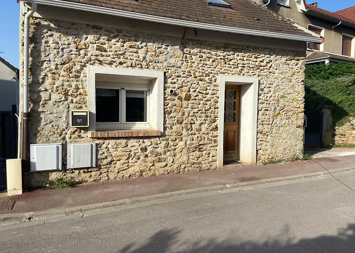 Maison au calme a l\'orée du bois. Accès A13-A14